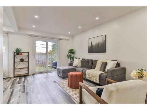 14-15 Derby Street, Hamilton, ON - Indoor Photo Showing Living Room