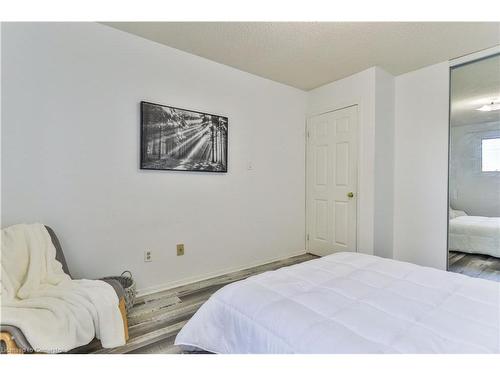 14-15 Derby Street, Hamilton, ON - Indoor Photo Showing Bedroom