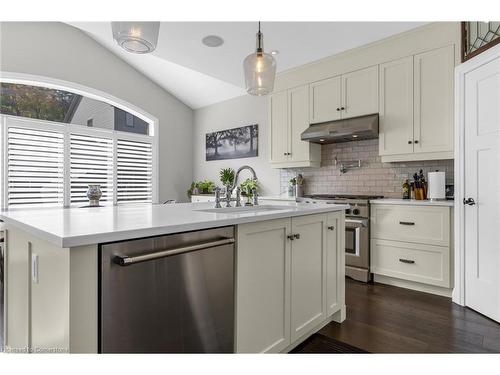 16-270 Main Street W, Grimsby, ON - Indoor Photo Showing Kitchen With Upgraded Kitchen