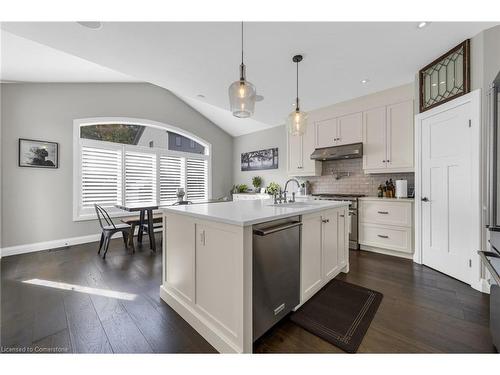 16-270 Main Street W, Grimsby, ON - Indoor Photo Showing Kitchen With Upgraded Kitchen