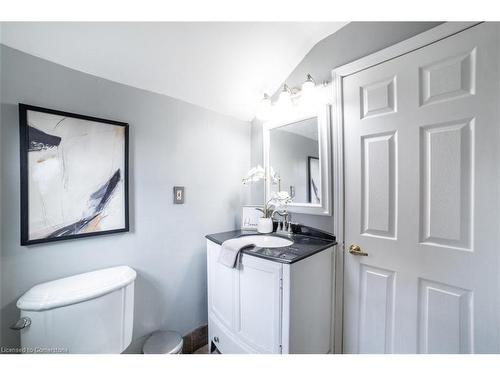 381 Herkimer Street, Hamilton, ON - Indoor Photo Showing Bathroom