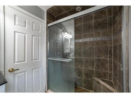 381 Herkimer Street, Hamilton, ON - Indoor Photo Showing Bathroom