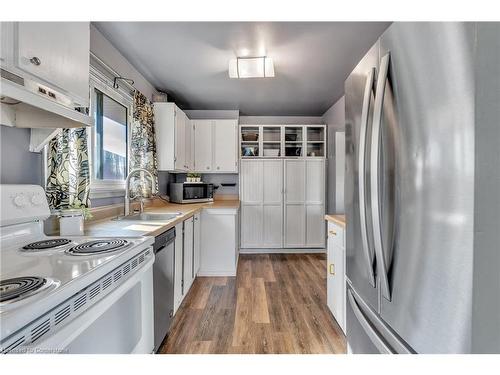 6861 Hagar Avenue, Niagara Falls, ON - Indoor Photo Showing Kitchen