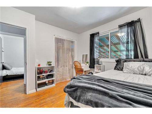 6861 Hagar Avenue, Niagara Falls, ON - Indoor Photo Showing Bedroom