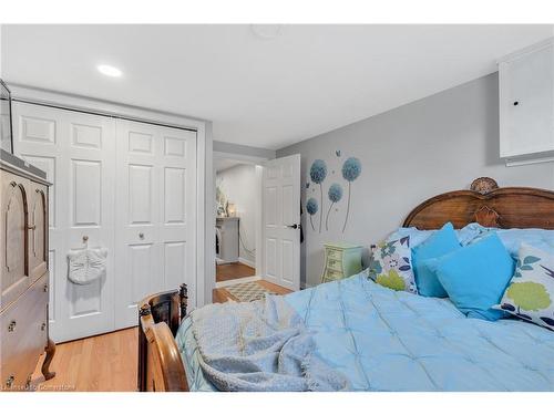 6861 Hagar Avenue, Niagara Falls, ON - Indoor Photo Showing Bedroom