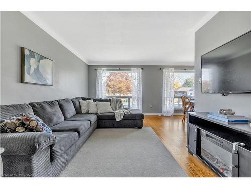 6861 Hagar Avenue, Niagara Falls, ON - Indoor Photo Showing Living Room