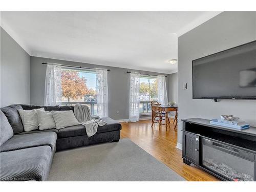 6861 Hagar Avenue, Niagara Falls, ON - Indoor Photo Showing Living Room