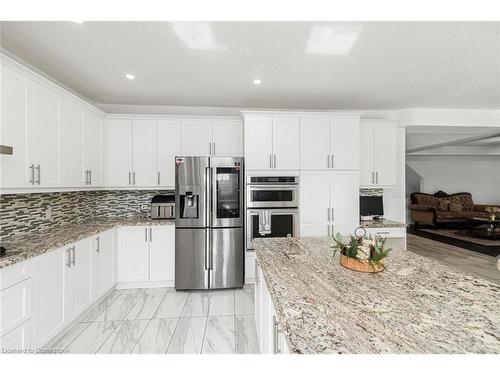 4 Dolomiti Court, Hamilton, ON - Indoor Photo Showing Kitchen With Upgraded Kitchen