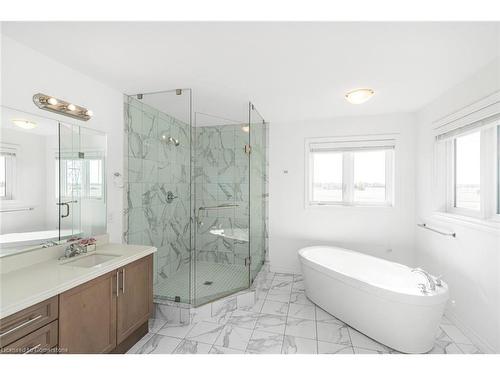 4 Dolomiti Court, Hamilton, ON - Indoor Photo Showing Bathroom