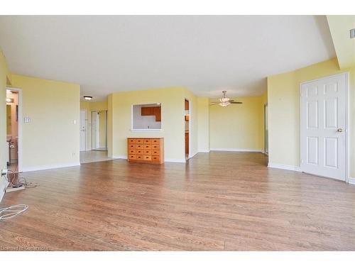 511-7 Gale Crescent, St. Catharines, ON - Indoor Photo Showing Living Room