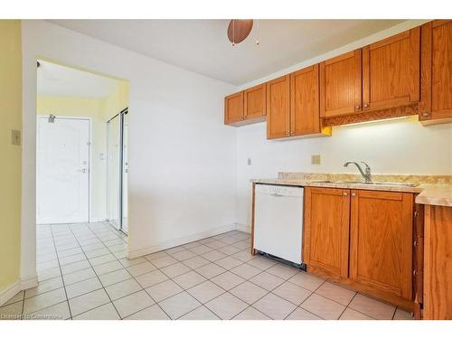 511-7 Gale Crescent, St. Catharines, ON - Indoor Photo Showing Kitchen