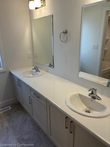 7 Erie Court, Amherstview, ON - Indoor Photo Showing Bathroom