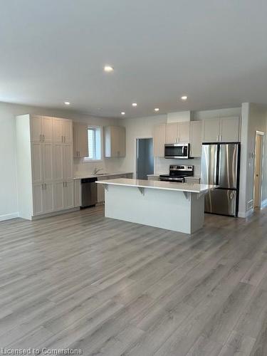 7 Erie Court, Amherstview, ON - Indoor Photo Showing Kitchen With Upgraded Kitchen