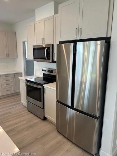 7 Erie Court, Amherstview, ON - Indoor Photo Showing Kitchen