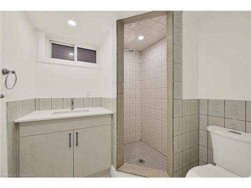 546 Woodward Avenue, Hamilton, ON - Indoor Photo Showing Bathroom