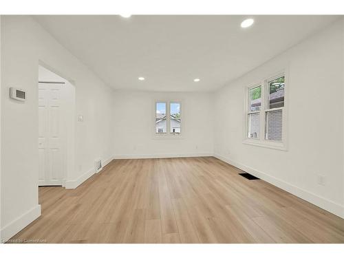 546 Woodward Avenue, Hamilton, ON - Indoor Photo Showing Other Room