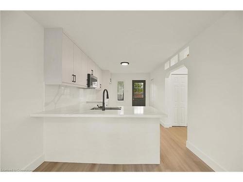 546 Woodward Avenue, Hamilton, ON - Indoor Photo Showing Kitchen