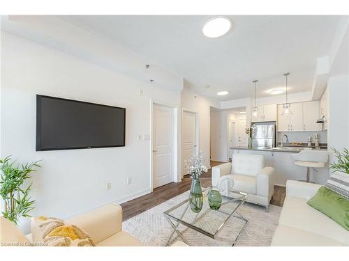 331-5317 Upper Middle Road, Burlington, ON - Indoor Photo Showing Living Room