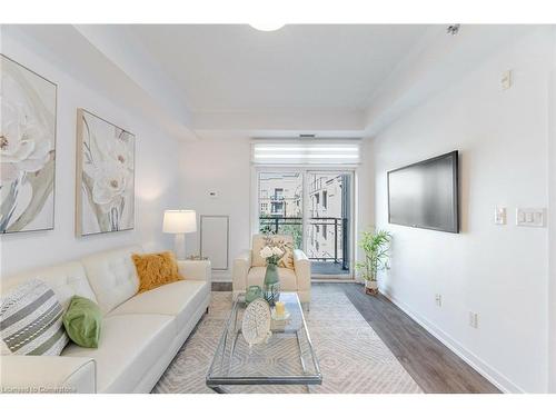 331-5317 Upper Middle Road, Burlington, ON - Indoor Photo Showing Living Room