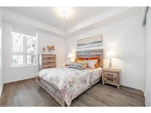 331-5317 Upper Middle Road, Burlington, ON - Indoor Photo Showing Bedroom