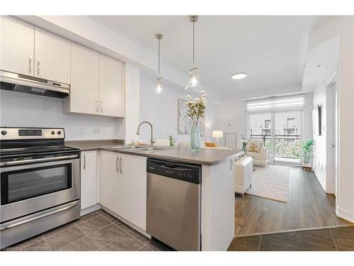 331-5317 Upper Middle Road, Burlington, ON - Indoor Photo Showing Kitchen With Upgraded Kitchen