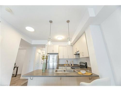 331-5317 Upper Middle Road, Burlington, ON - Indoor Photo Showing Kitchen With Double Sink