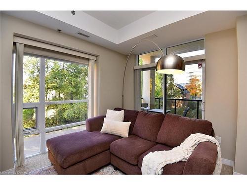 210-90 Charlton Street W, Hamilton, ON - Indoor Photo Showing Living Room