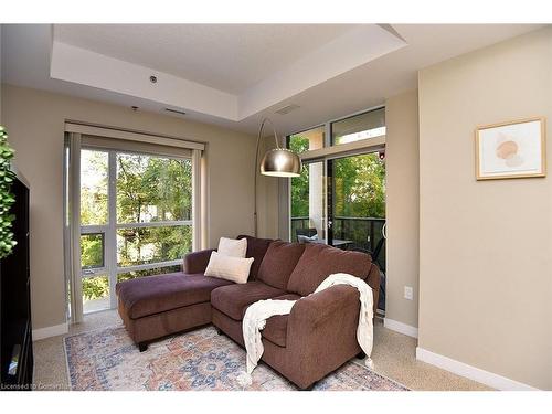 210-90 Charlton Street W, Hamilton, ON - Indoor Photo Showing Living Room