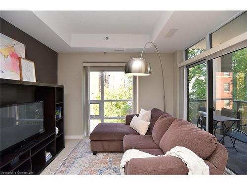 210-90 Charlton Street W, Hamilton, ON - Indoor Photo Showing Living Room