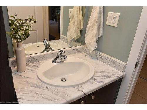 210-90 Charlton Street W, Hamilton, ON - Indoor Photo Showing Bathroom