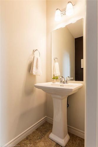 14 Stiles Street, Ancaster, ON - Indoor Photo Showing Bathroom