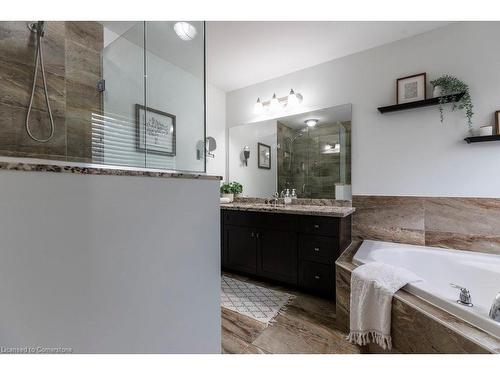 14 Stiles Street, Ancaster, ON - Indoor Photo Showing Bathroom