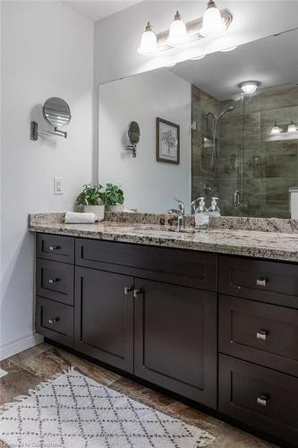 14 Stiles Street, Ancaster, ON - Indoor Photo Showing Bathroom