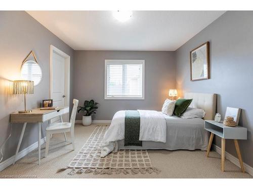 14 Stiles Street, Ancaster, ON - Indoor Photo Showing Bedroom