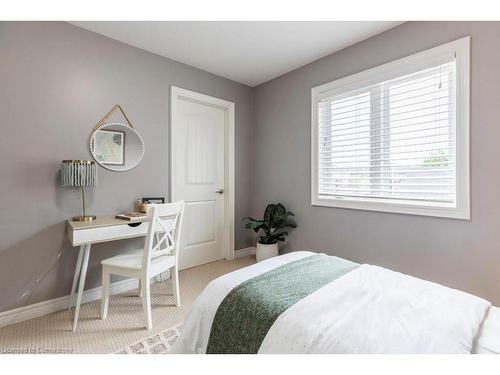 14 Stiles Street, Ancaster, ON - Indoor Photo Showing Bedroom