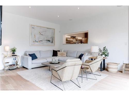 3362 Guildwood Drive, Burlington, ON - Indoor Photo Showing Living Room