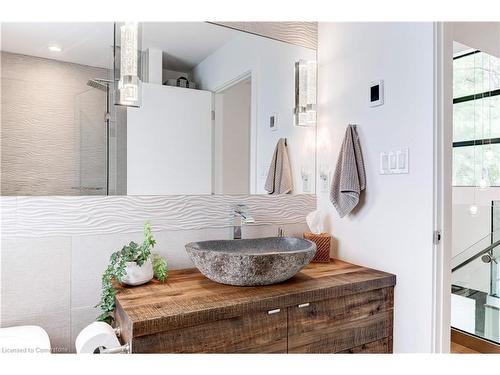 3362 Guildwood Drive, Burlington, ON - Indoor Photo Showing Bathroom