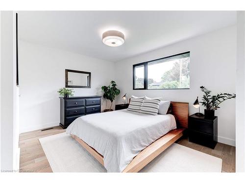 3362 Guildwood Drive, Burlington, ON - Indoor Photo Showing Bedroom