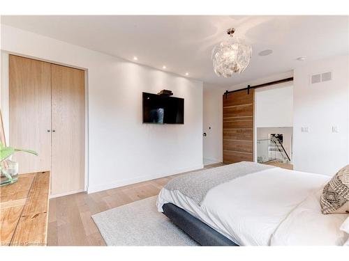 3362 Guildwood Drive, Burlington, ON - Indoor Photo Showing Bedroom