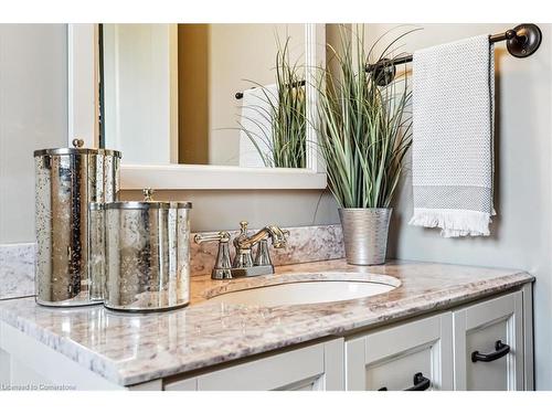 7956 Twenty Road, Smithville, ON - Indoor Photo Showing Bathroom