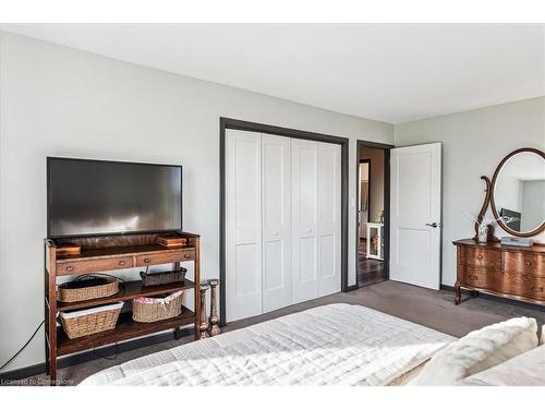 7956 Twenty Road, Smithville, ON - Indoor Photo Showing Bedroom