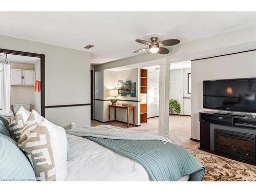 7956 Twenty Road, Smithville, ON - Indoor Photo Showing Bedroom