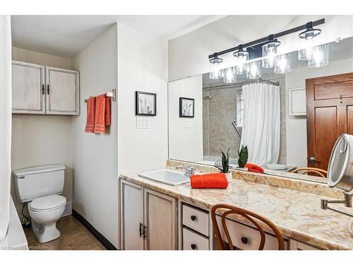 7956 Twenty Road, Smithville, ON - Indoor Photo Showing Bathroom