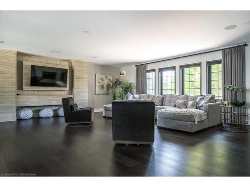 822 Danforth Place, Burlington, ON - Indoor Photo Showing Living Room