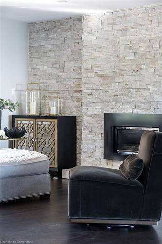 822 Danforth Place, Burlington, ON - Indoor Photo Showing Living Room With Fireplace