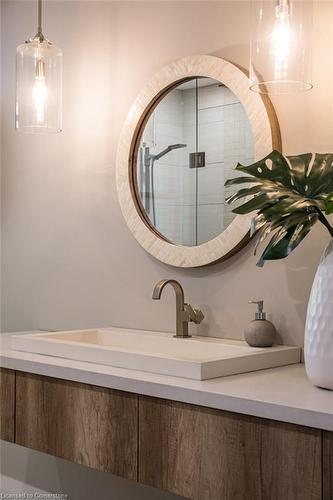 822 Danforth Place, Burlington, ON - Indoor Photo Showing Bathroom