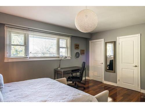 822 Danforth Place, Burlington, ON - Indoor Photo Showing Bedroom