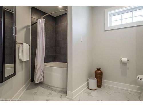 822 Danforth Place, Burlington, ON - Indoor Photo Showing Bathroom