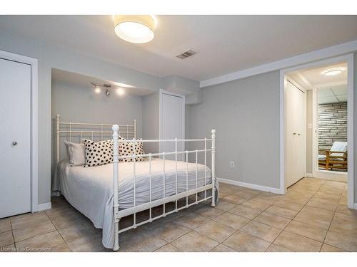 822 Danforth Place, Burlington, ON - Indoor Photo Showing Bedroom