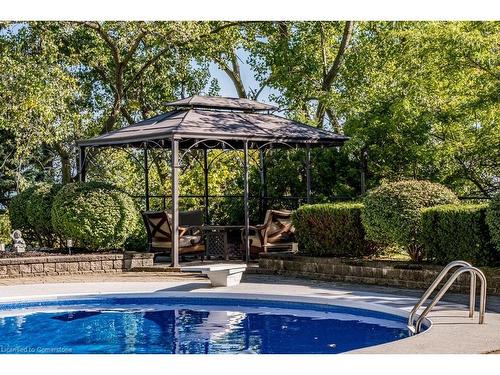 822 Danforth Place, Burlington, ON - Outdoor With In Ground Pool With Backyard